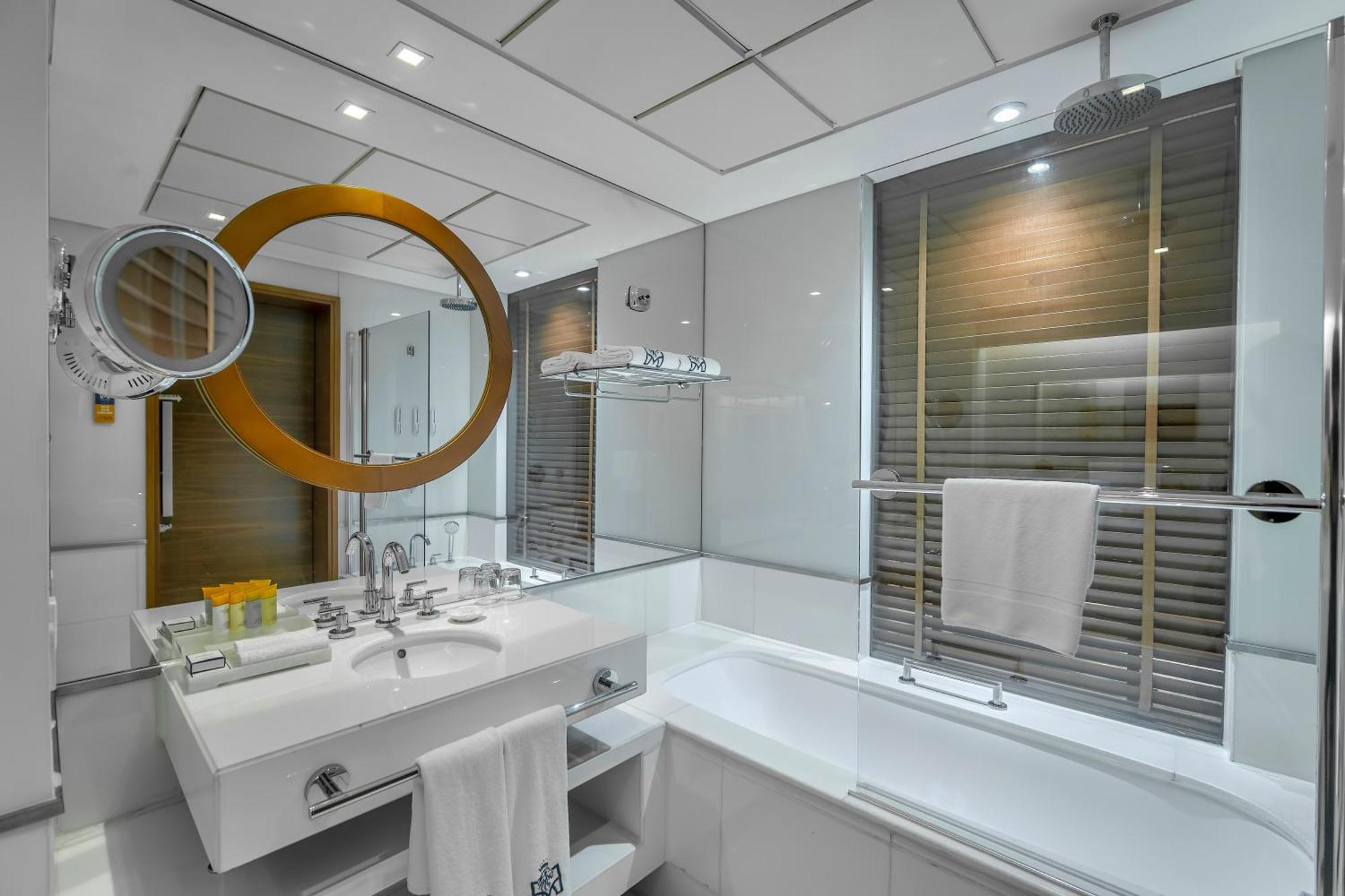 Majestic Premier Hotel Burdubai Ngoại thất bức ảnh