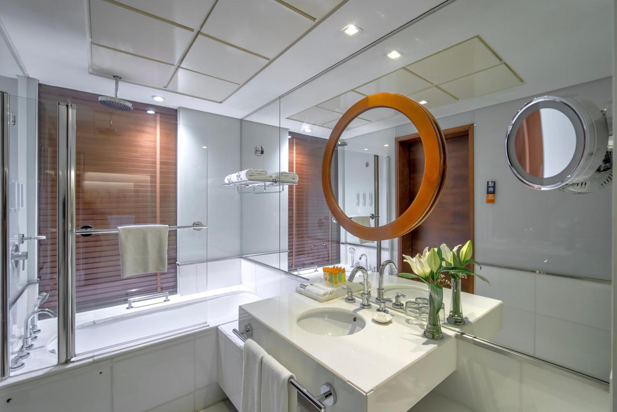 Majestic Premier Hotel Burdubai Ngoại thất bức ảnh